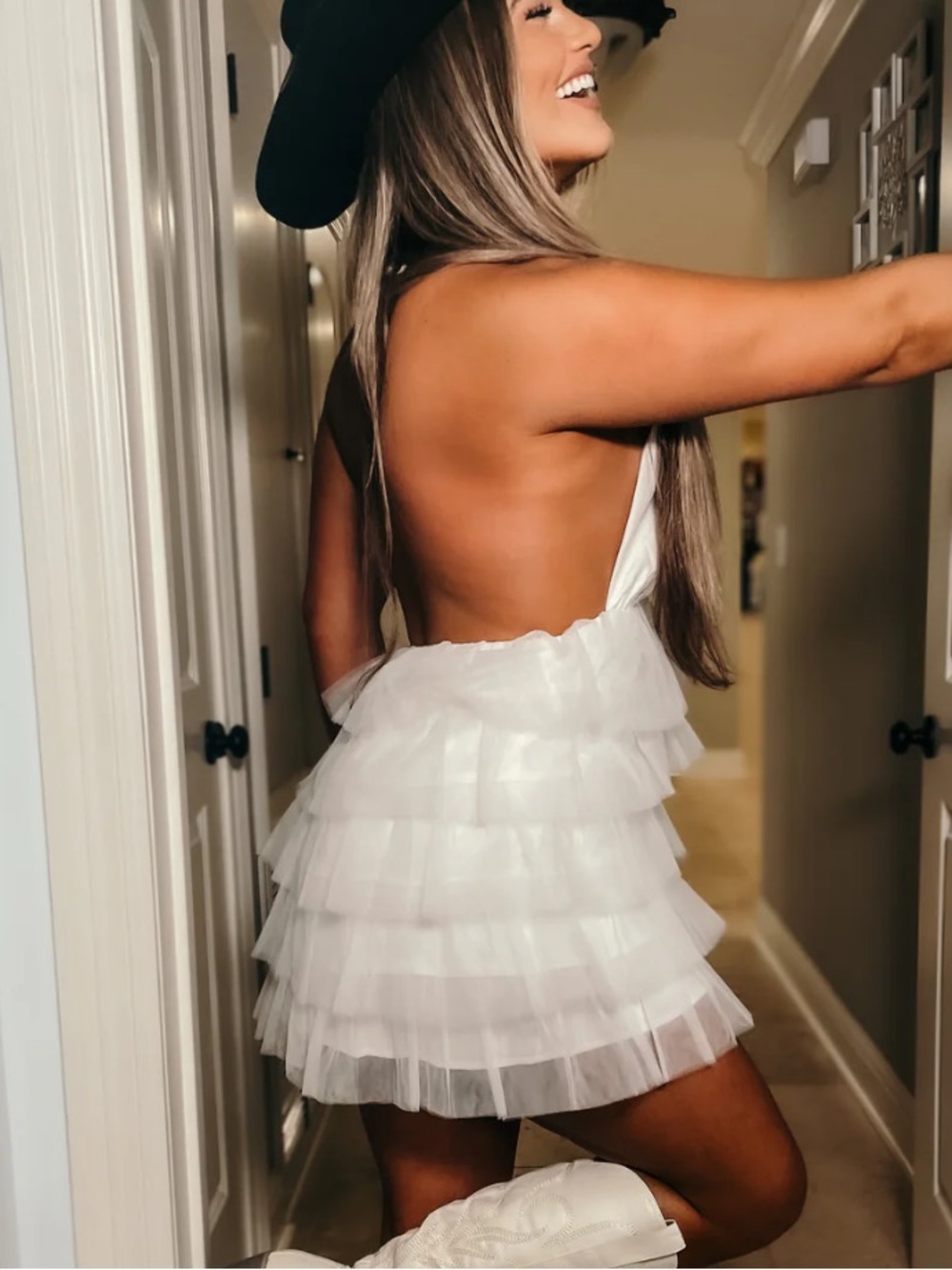 White Ruffle Mini - Picture 5 of 5